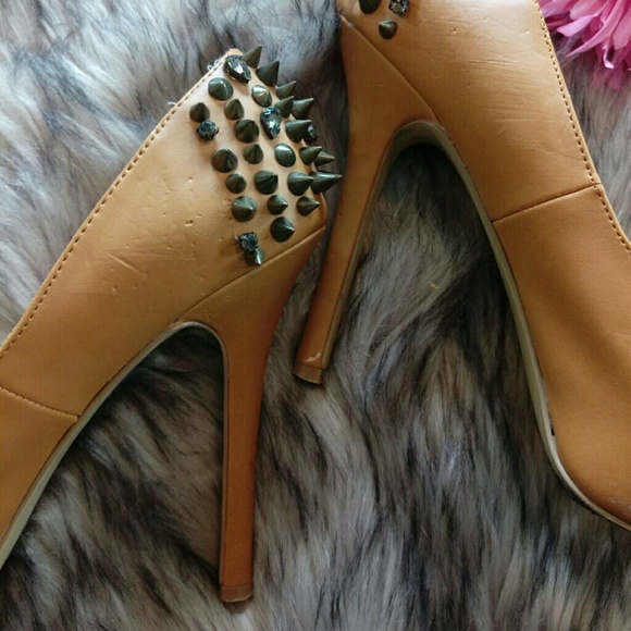 Bakers Spiked peep toe stiletto platform 6.5 - Picture 8 of 8